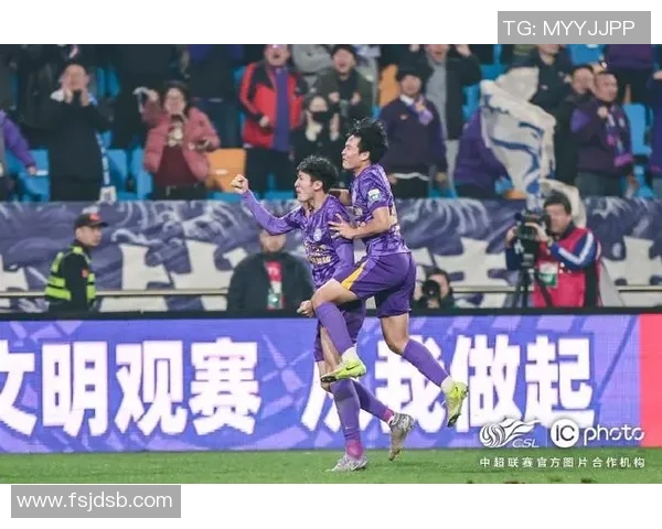 恒大与天津泰达激战在即球迷期待精彩对决与新战术亮相