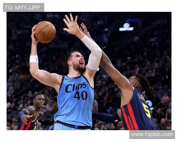 马刺与快船季后赛激战正酣精彩直播尽在眼前不容错过